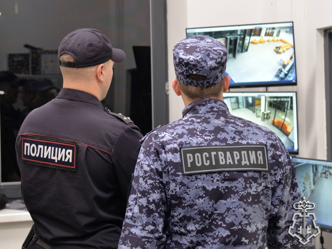 Сотрудники вневедомственной охраны приняли участие в обеспечении правопорядка в дни голосования на выборах губернатора Свердловской области