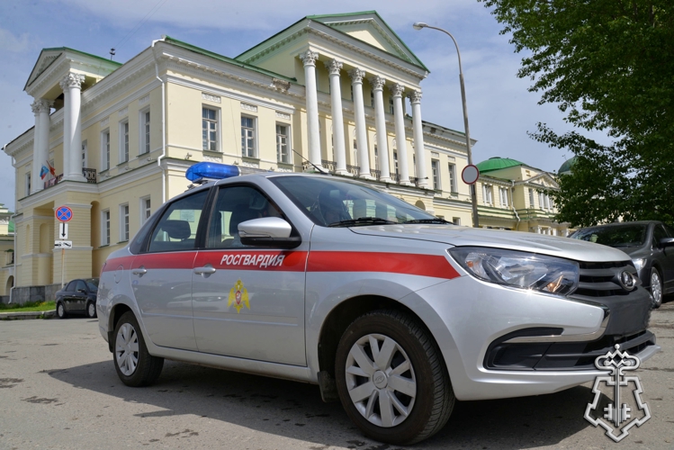 Вневедомственная охрана Росгвардии приняла участие в обеспечении безопасности Дня знаний в Свердловской области