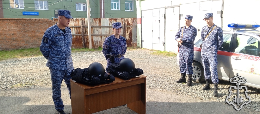 В Свердловской области сотрудники вневедомственной охраны Росгвардии проводит профориентационные встречи с молодежью