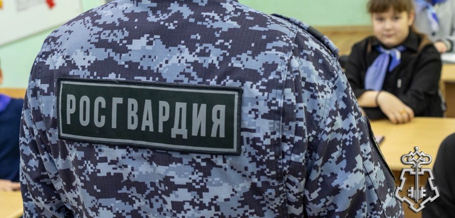 Сотрудники вневедомственной охраны по Свердловской области провели патриотические встречи с подрастающим поколением