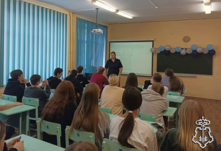 Росгвардейцы провели профориентационные и патриотические мероприятия с подрастающим поколением Свердловской области 