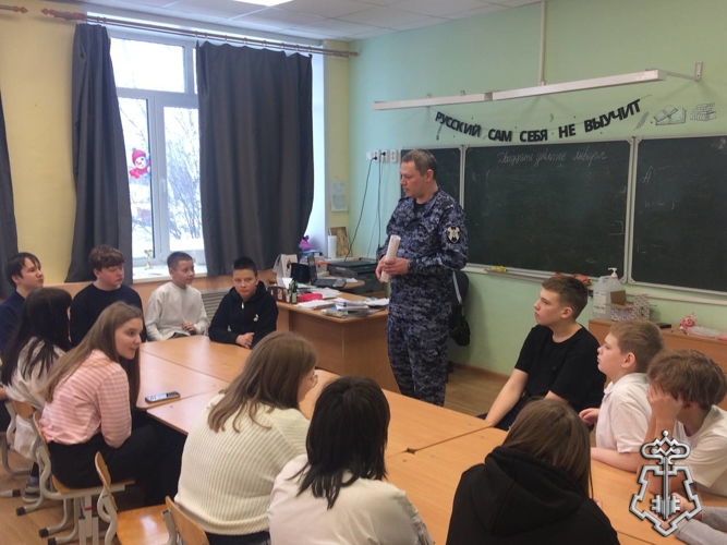 В Свердловской области росгвардейцы с «Волонтерской Ротой» провели мастер-класс для школьников