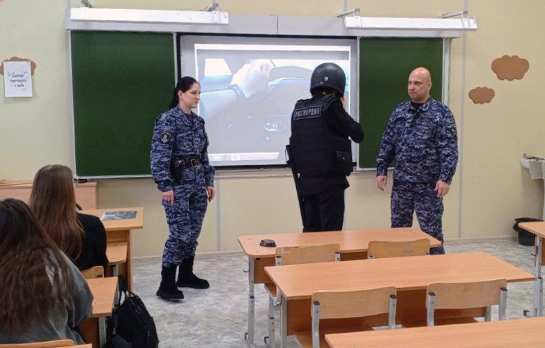 Росгвардейцы в Свердловской области продолжают патриотические встречи с подрастающим поколением