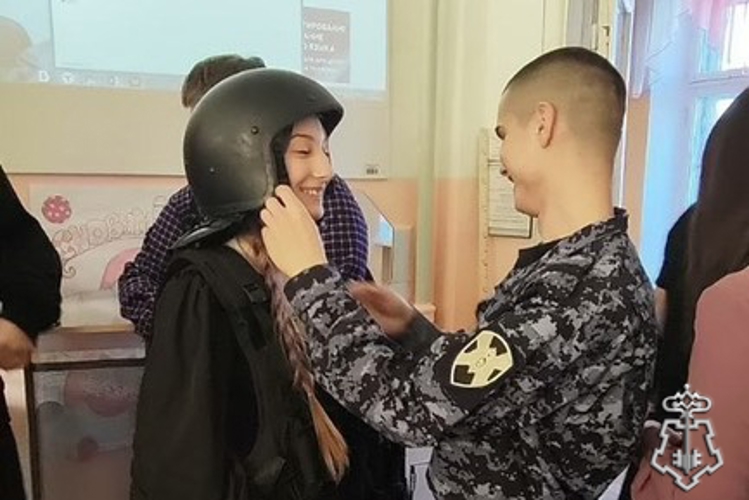 Патриотические встречи с подрастающим поколением продолжаются в Свердловской области