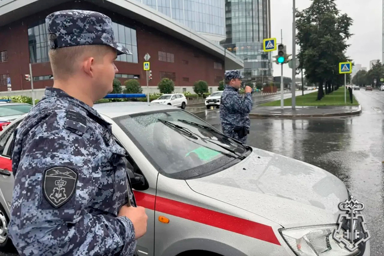 Росгвардия приняла участие в обеспечении безопасности Дня города в Екатеринбурге
