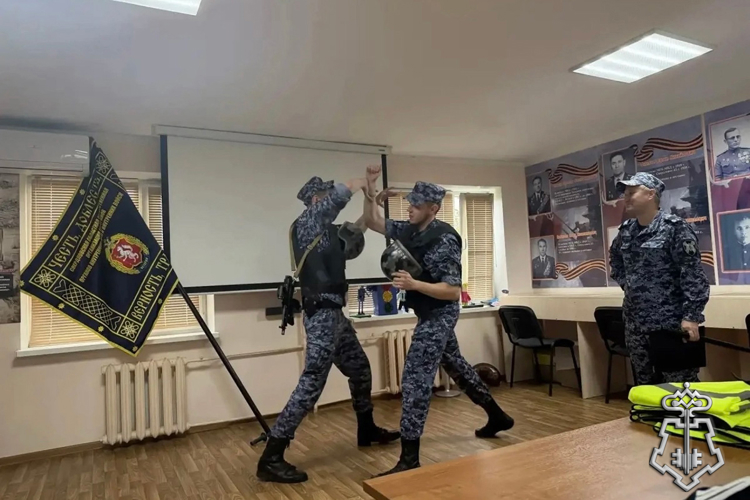 Росгвардейцы познакомили школьников с историей правоохранительных органов в Свердловской области