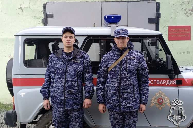 В Свердловской области росгвардейцы предотвратили опасный инцидент с диким зверем