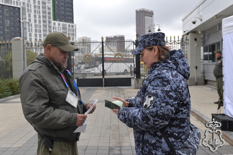 Росгвардия приняла участие в обеспечении безопасности массовых мероприятий в Екатеринбурге
