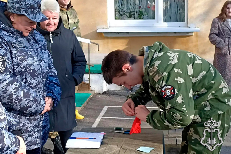 «Академия мужества» открывает двери: Росгвардейцы Урала провели патриотические встречи с молодежью