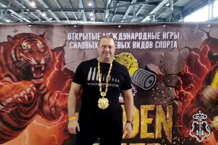 В Свердловской области офицер Росгвардии и его сын стали призерами Чемпионата мира по силовым видам спорта