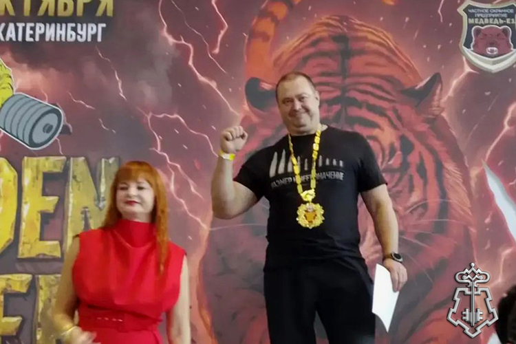 В Свердловской области офицер Росгвардии и его сын стали призерами Чемпионата мира по силовым видам спорта
