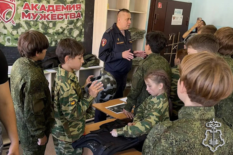 «Академия мужества» открывает двери: Росгвардейцы Урала провели патриотические встречи с молодежью