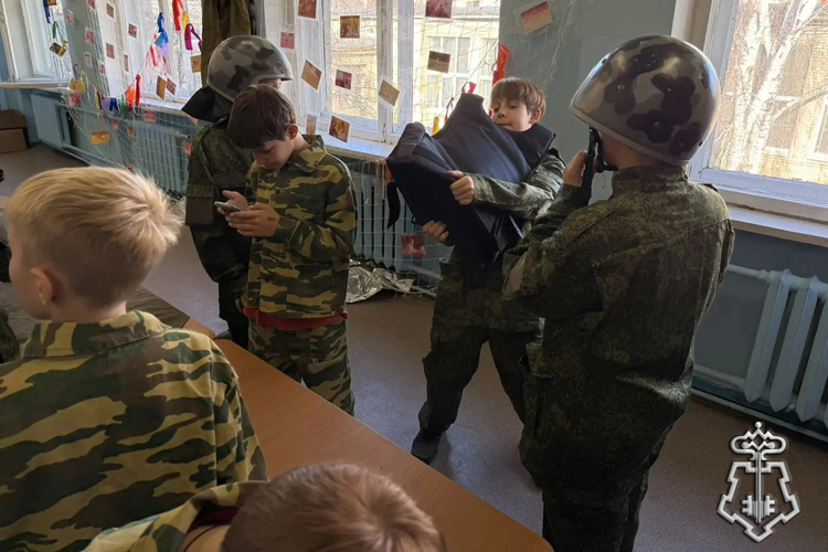 «Академия мужества» открывает двери: Росгвардейцы Урала провели патриотические встречи с молодежью